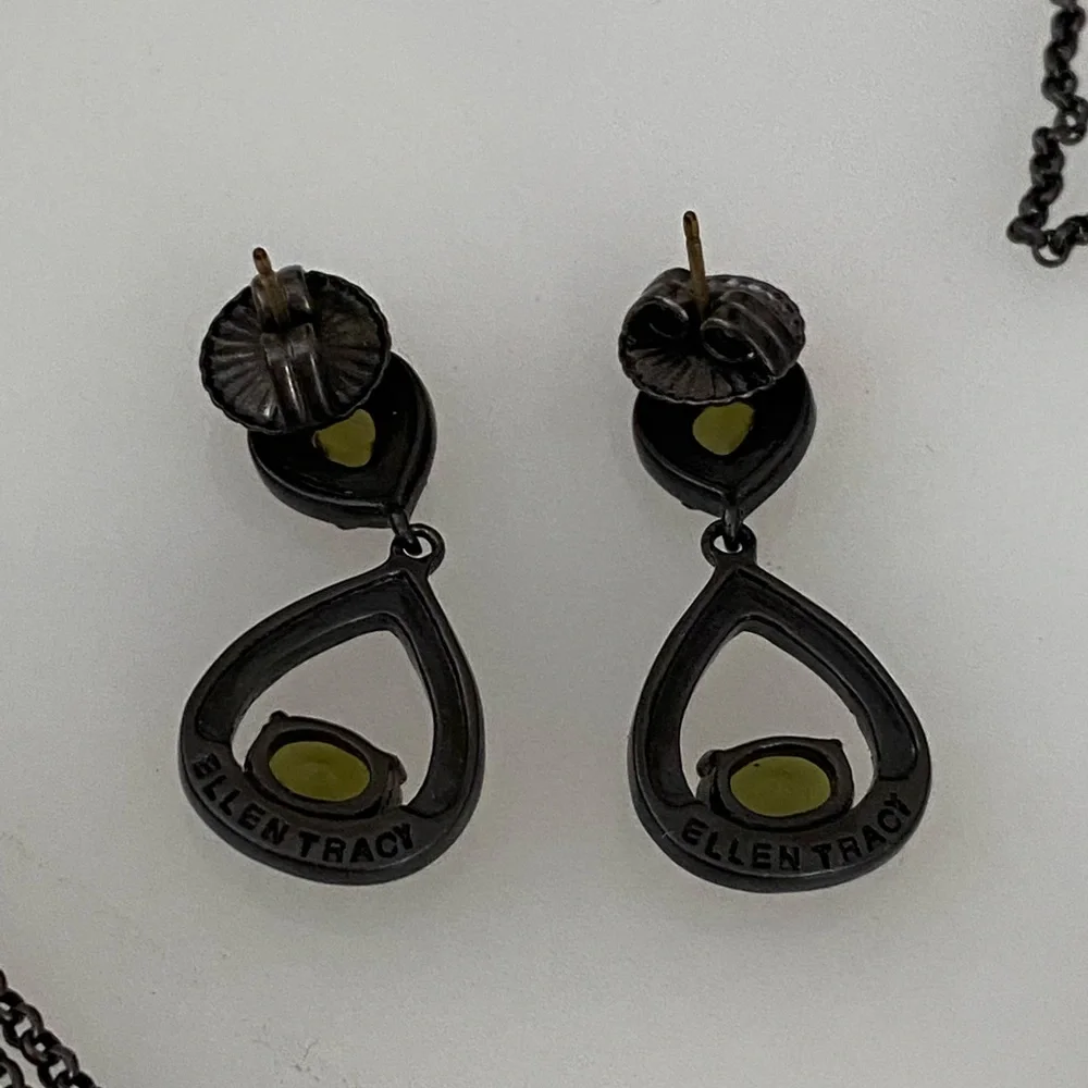 Ellen Tracy Necklace & Earring Set lovely‎ Unique
